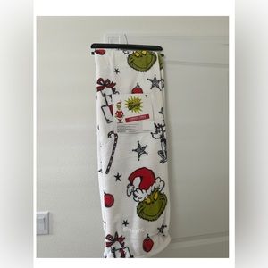 The Grinch Christmas Blanket
